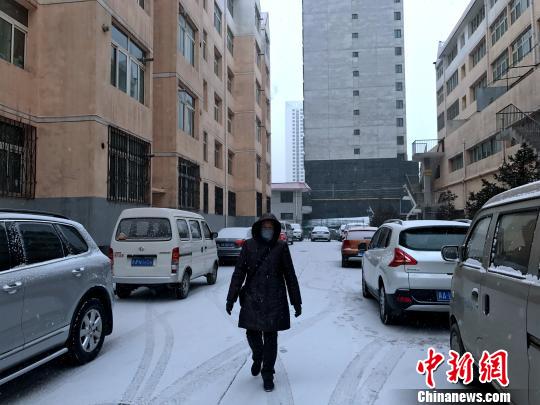 青海多地出现降雪降温天气发布寒潮预警信号