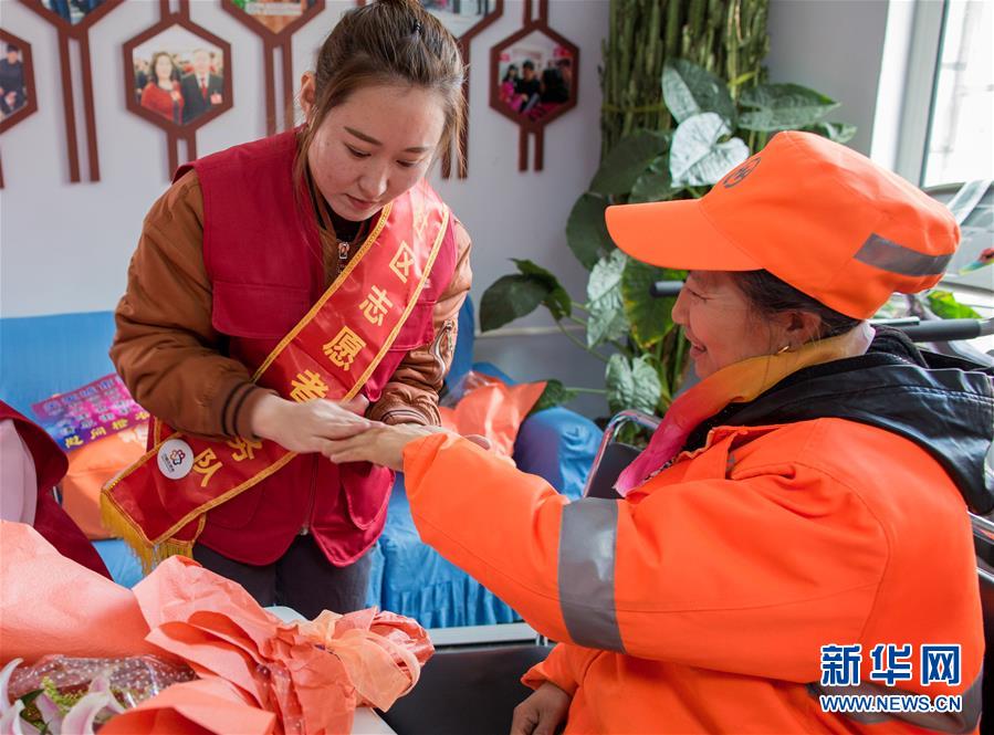 #（社会）节前送关爱  温暖“城市美容师”