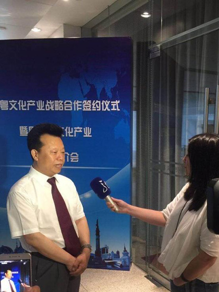 大兴安岭地委委员,地委宣传部部长刘洪久接受记者采访