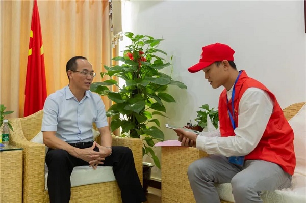 县委书记接受人口普查_人口普查(3)