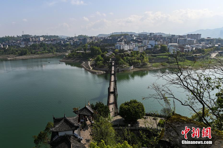 长江“盆景”石宝寨景色秀美