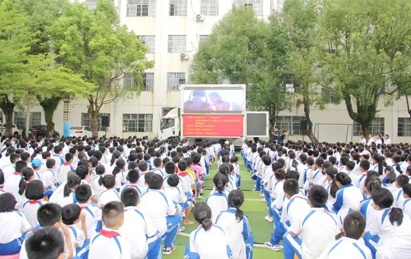 海南省“未成年人道德讲坛”走进和舍中心学校