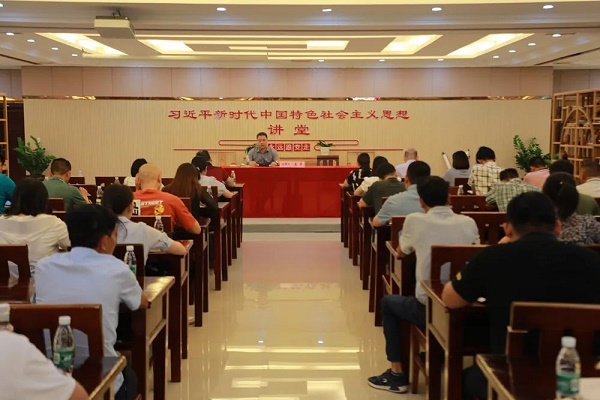 昌江县委常委、宣传部部长梁泽宣讲省第八次党代会精神