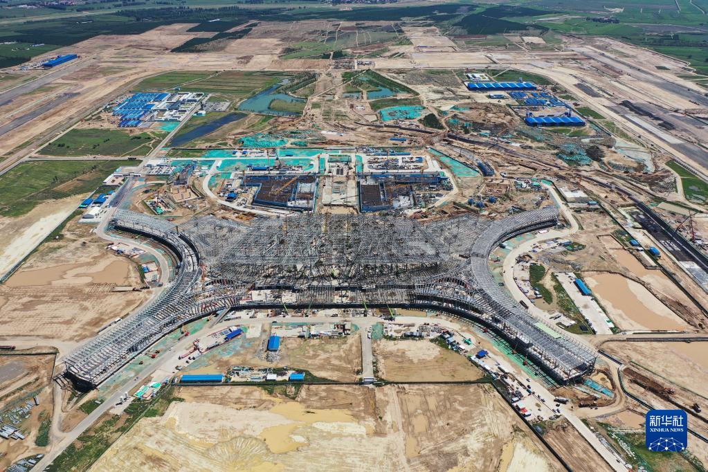 呼和浩特新机场航站楼钢结构完成合拢