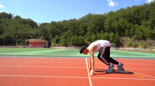 为百名学子的大学梦插上翅膀 携爱前行