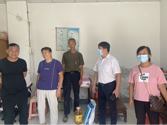 衡水市武强县计划生育协会组织人员对计生特殊家庭开展走访慰问活动