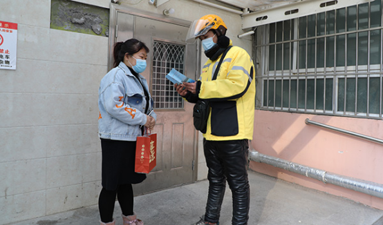 衡水冀州：“外卖小哥”配送文明套餐 “文明之风”吹遍大街小巷