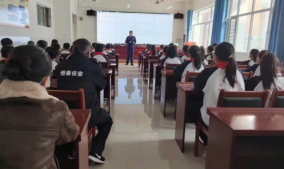 衡水阜城：“蓝朋友”牵手小学生零距离学习消防安全知识