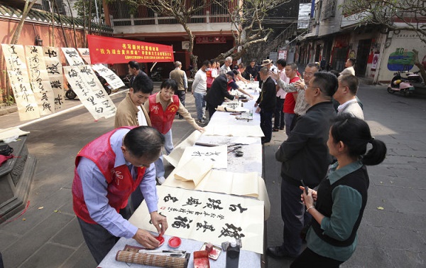 “我为琼台复兴挥毫”学雷锋文艺志愿服务活动走进琼台福地