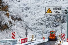 地区：北京+作品名称《雪后紧急铲雪保通行》.jpg