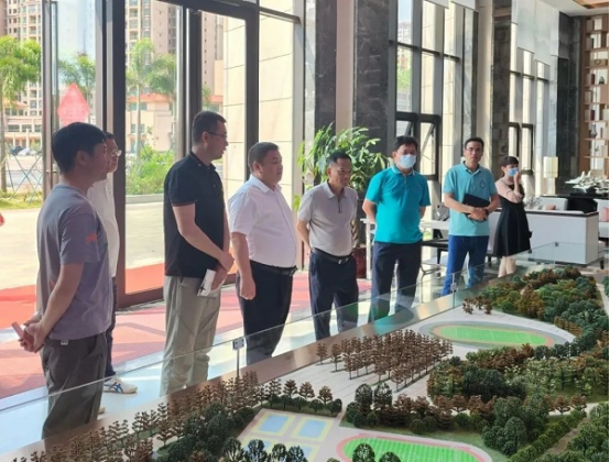 万宁市市长王三防到项目现场办公 协调解决项目建设中存在的问题