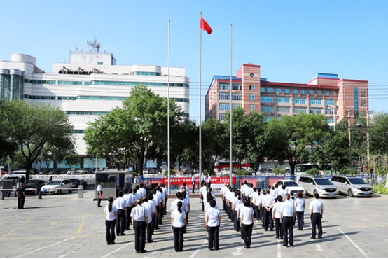 建行衡水分行举办“厚植爱国情怀 凝聚敬业精神”升国旗仪式