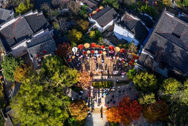  "Focus on Autumn" Taken in Huangling, Wuyuan County, Jiangxi Province on November 15, 2023 - The autumn harvest season is full of colorful crops. The ancient village with pink walls and black tiles has beautiful Huangling in autumn. You have seen the picturesque scenery of copycopy.jpg