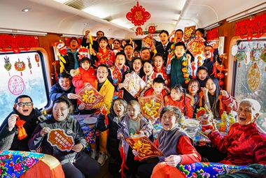  1. Jiang Shoukai's "Singing and Laughing with the Journey" On December 28, 2024, on the z12 train from Shenyang to Guangzhou, the train staff sent passengers a "Spring Festival Gala" full of northeast flavor. The passengers interacted with the train staff, singing and laughing with the journey_ Replicate_Replicate.jpg
