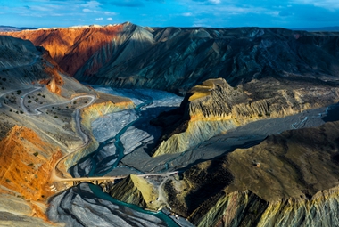 《安集海大峡谷》2023年9月27日拍于新疆安集海 夏冬冬13695783053_副本.jpg