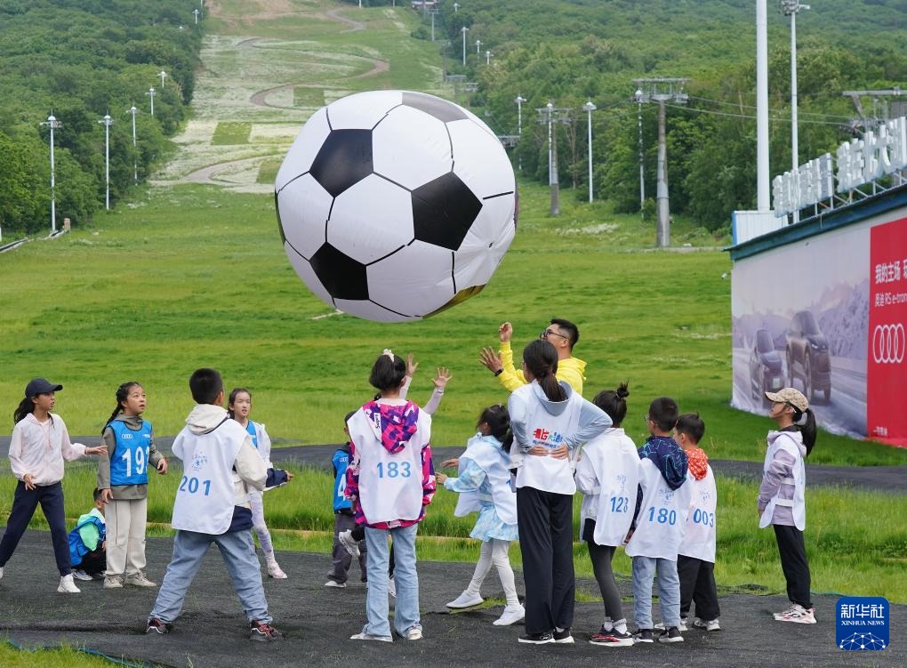 吉林市：滑雪场单色变彩色星空体育官网登录入口 带热消夏旅游季(图3)