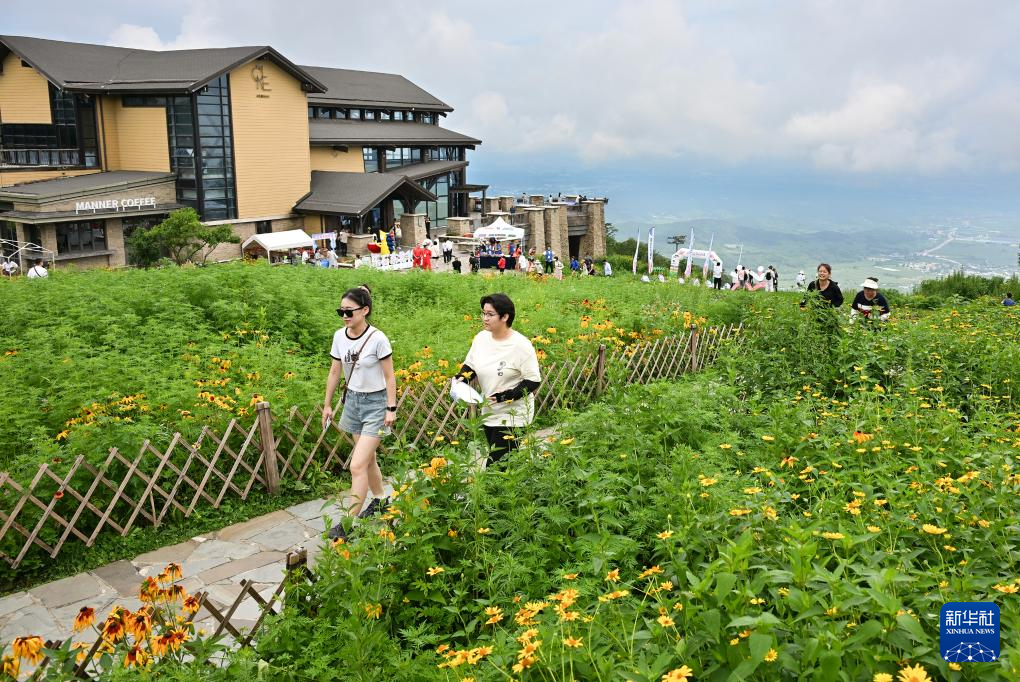 吉林市：滑雪场单色变彩色星空体育官网登录入口 带热消夏旅游季(图14)